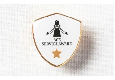 最終審査出場者へ「ACE SERVICE AWARD バッジ」授与